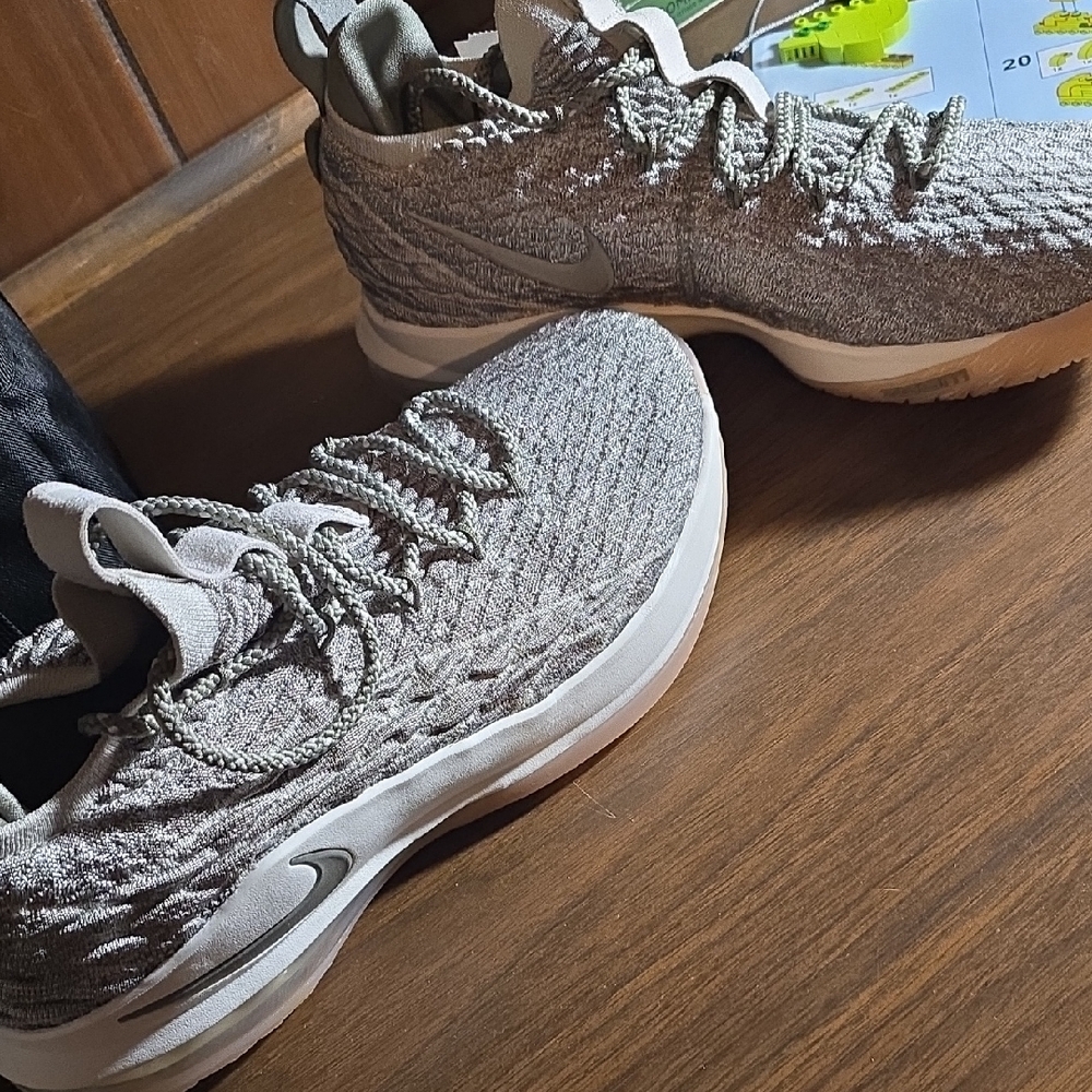 Nike LeBron 15 Low "Light Bone" - Picture 2 of 3